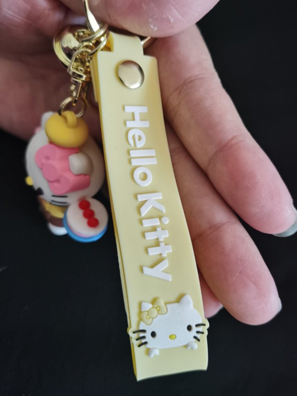 Hello Kitty Baker keychain - Picture 2 of 4